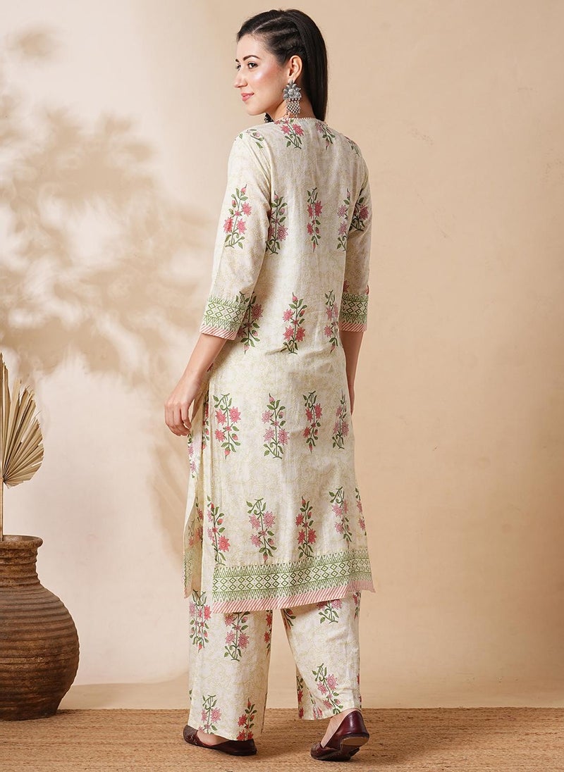 جلو باص طقم كورتا بالازو نسائي بطبعات زهور من جلوبس - Image 4